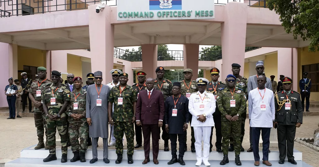Defense chiefs of West Africa don propose one plan to deploy a 5,000-strong “standby force” to fight di region’s worsening security crises.