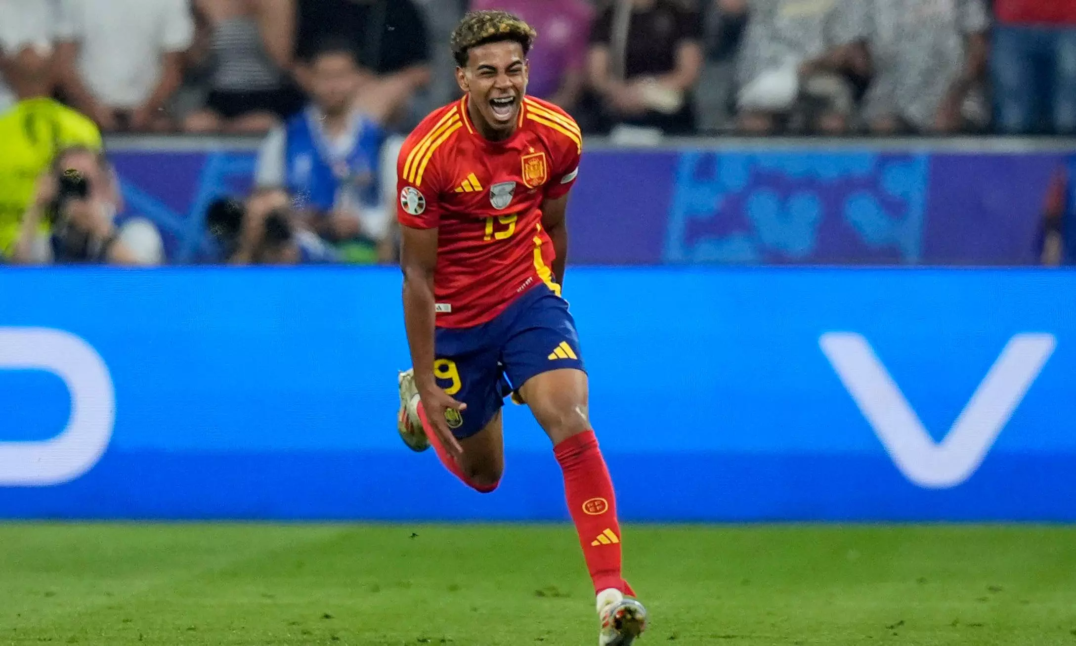 Lamine Yamal don become di youngest goalscorer for European Championship history as Spain beat France 2-1 to reach di final of Euro 2024.