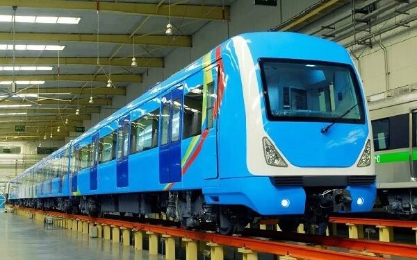 LASG don introduce 25% discount fare for off-peak Blue Rail travels.