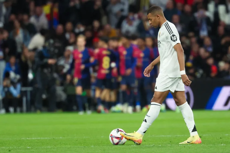 Real Madrid/Valencia match don postpone because of flood for Spain